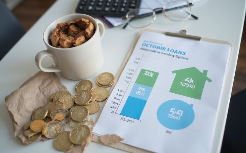 Side by side comparison chart of SBA loans versus alternative lending options for business financing